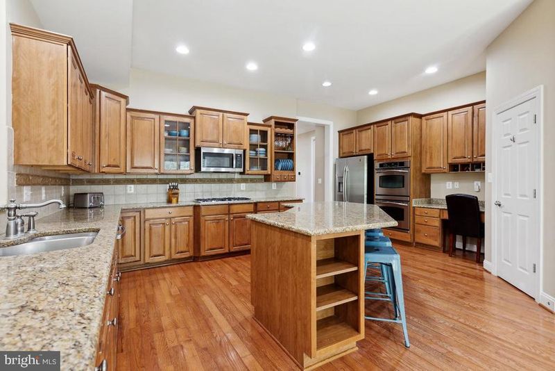 17205 Dewpoint Pl, Hamilton, VA 20158