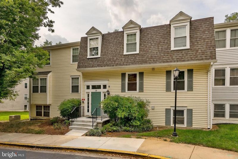 19 Pickering Ct #1, Germantown, MD 20874