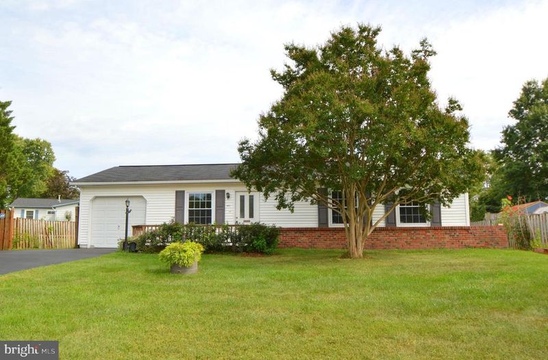 607 W Beech Rd, Sterling, VA 20164