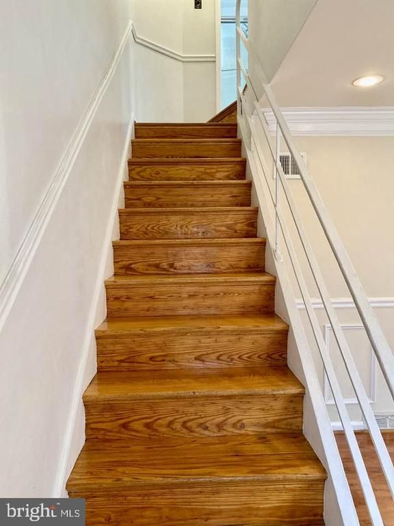 2525 Colebrooke Dr, Temple Hills, MD 20748