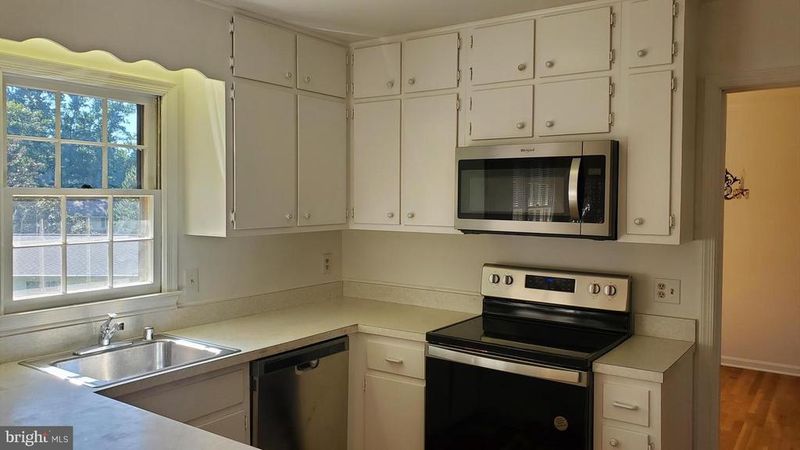 6449 Johns Rd, Falls Church, VA 22043