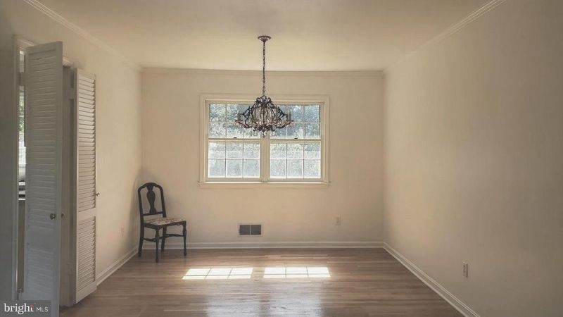6449 Johns Rd, Falls Church, VA 22043