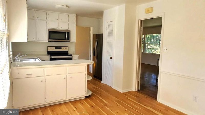 6449 Johns Rd, Falls Church, VA 22043