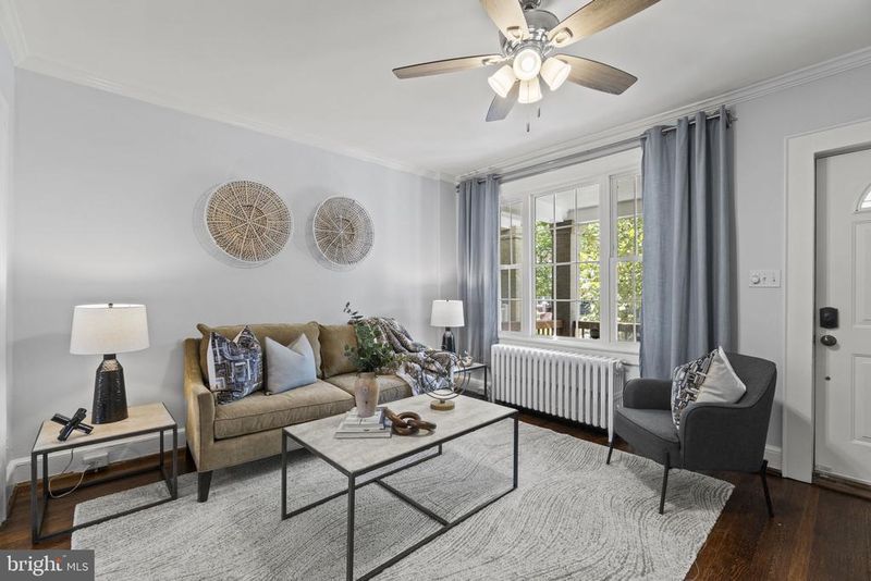 549 24th St NE, Washington, DC 20002