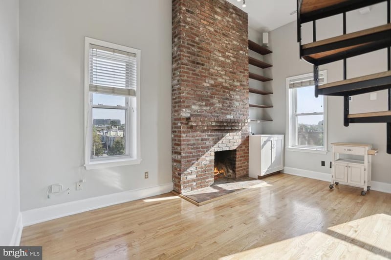 676 4th St NE #402, Washington, DC 20002