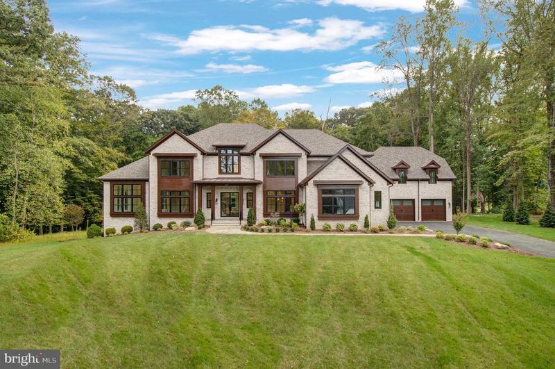 207 Deepwoods Dr, Great Falls, VA 22066