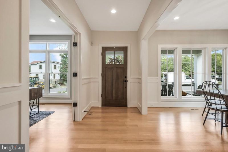 830 21st St S, Arlington, VA 22202