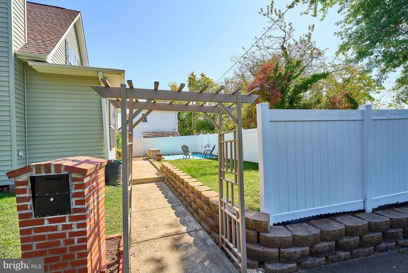 384 C St, Quantico, VA 22134