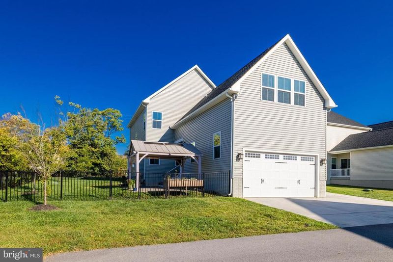 13 S Locust St, Lovettsville, VA 20180