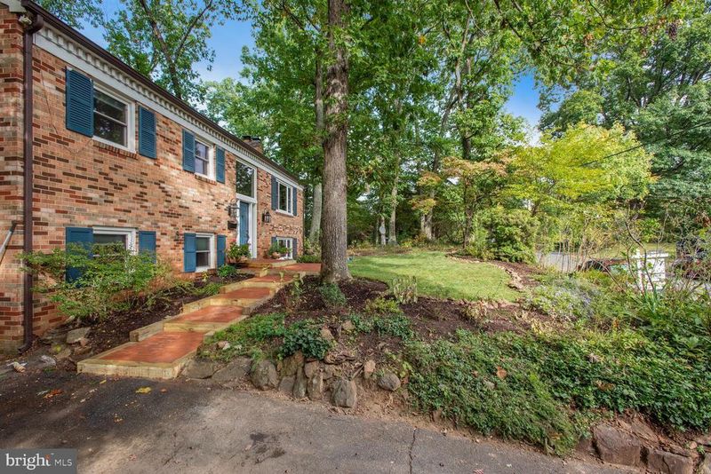6542 Hitt Ave, Mclean, VA 22101
