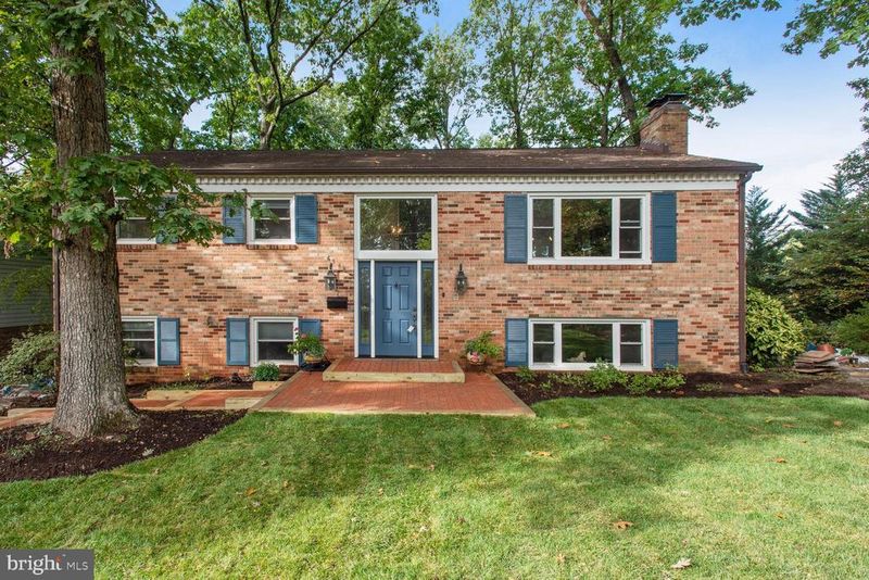 6542 Hitt Ave, Mclean, VA 22101