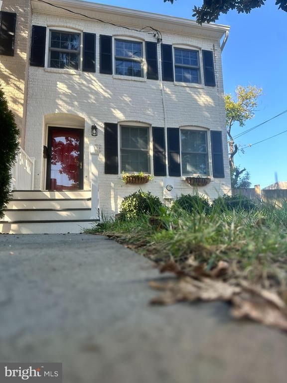 1220 Portner Rd, Alexandria, VA 22314