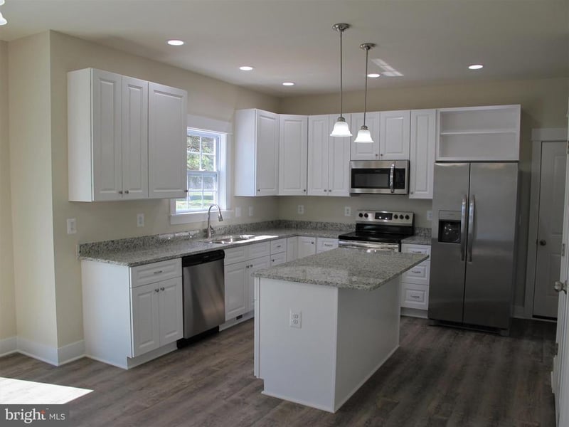 43 Lee St, Montross, VA 22520