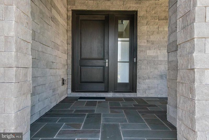1352 Tate Modern Ln, Great Falls, VA 22066