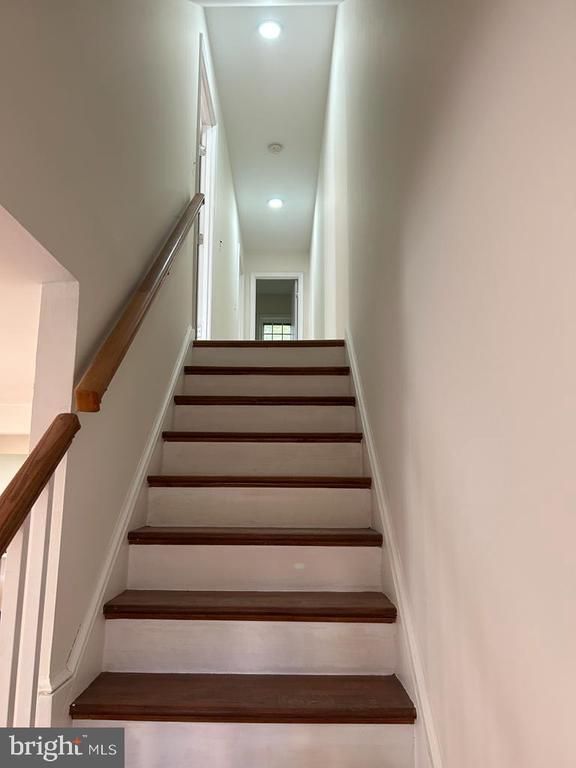18 North St NE, Leesburg, VA 20176