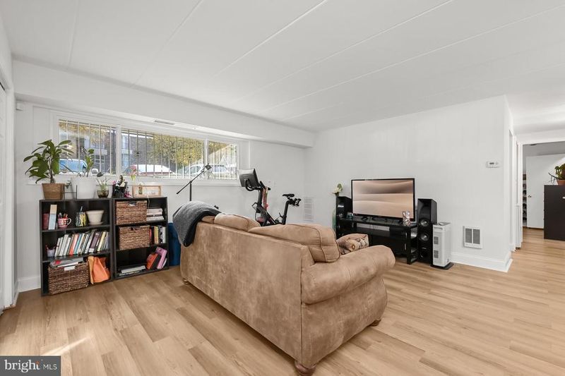 3340 Hewitt Ave #4-1-B, Silver Spring, MD 20906