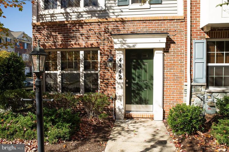 4442 Potomac Highlands Cir, Triangle, VA 22172