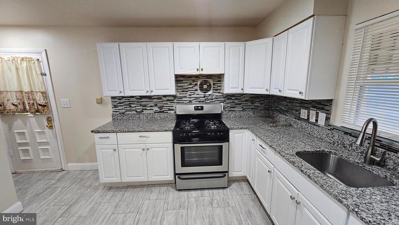 5803 Longfellow St, Riverdale, MD 20737