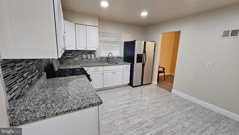 5803 Longfellow St, Riverdale, MD 20737