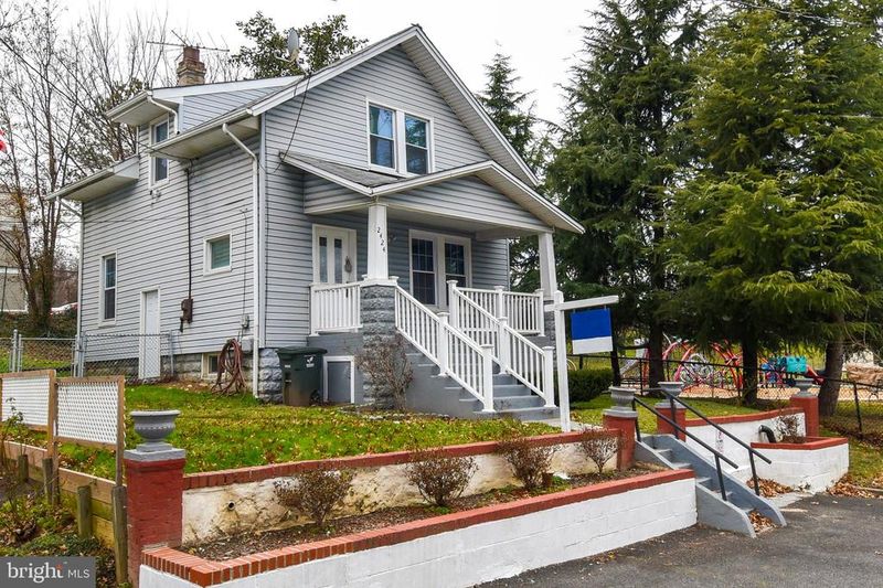 2424 S Kenmore St, Arlington, VA 22206