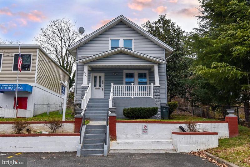 2424 S Kenmore St, Arlington, VA 22206