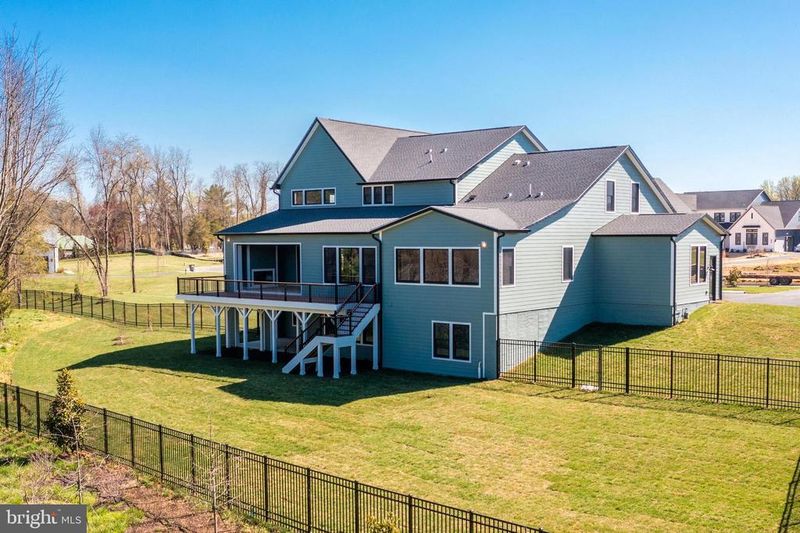 666 Stratford Hill Ct, Great Falls, VA 22066