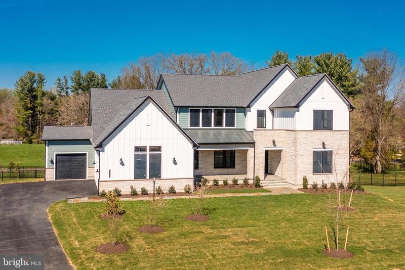 666 Stratford Hill Ct, Great Falls, VA 22066