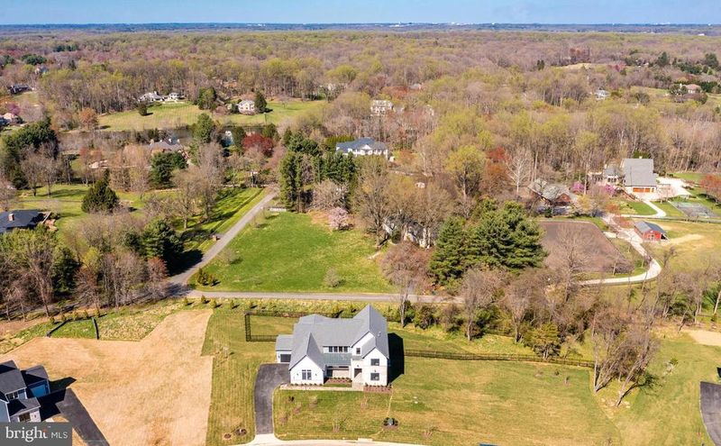 666 Stratford Hill Ct, Great Falls, VA 22066