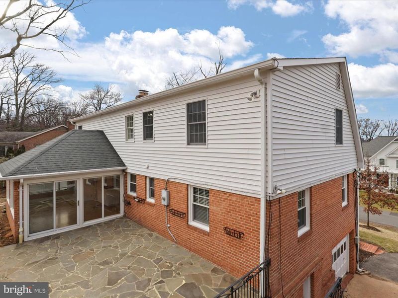 1919 Kenbar Ct, Mclean, VA 22101