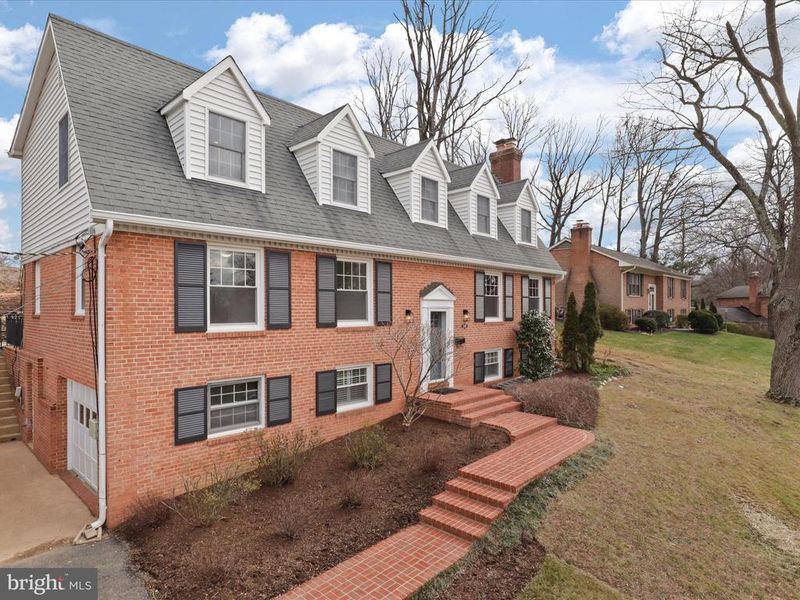 1919 Kenbar Ct, Mclean, VA 22101