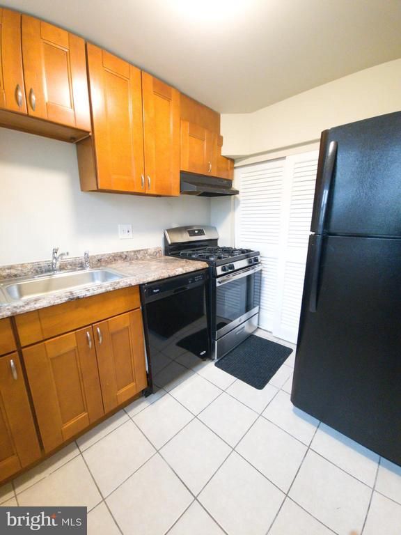 2528 Iverson St, Temple Hills, MD 20748