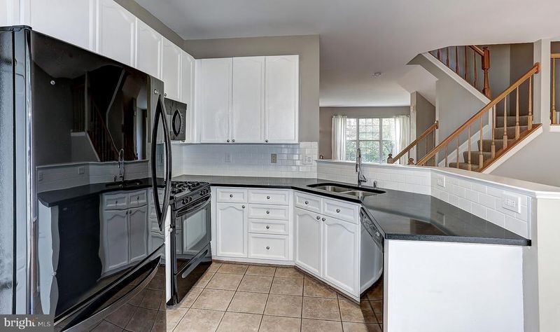 12011 Edgemere Cir, Reston, VA 20190
