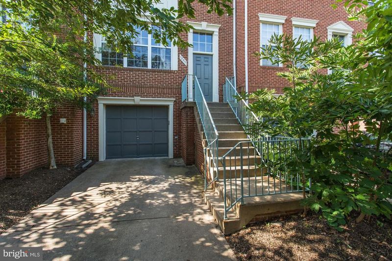 12011 Edgemere Cir, Reston, VA 20190