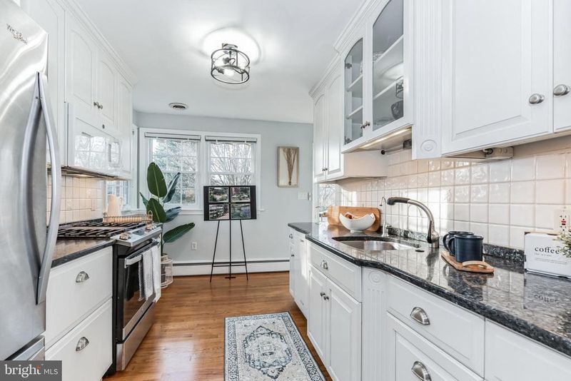 26 High St, Brookeville, MD 20833