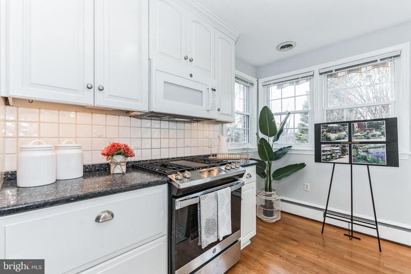 26 High St, Brookeville, MD 20833
