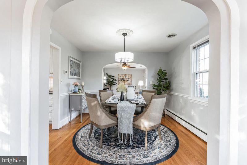26 High St, Brookeville, MD 20833