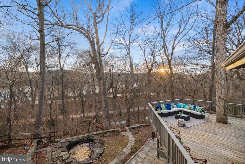 8010 Riverside Dr, Cabin John, MD 20818