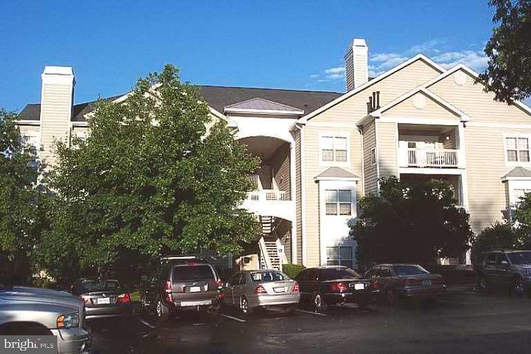1708 Lake Shore Crest Dr #25, Reston, VA 20190