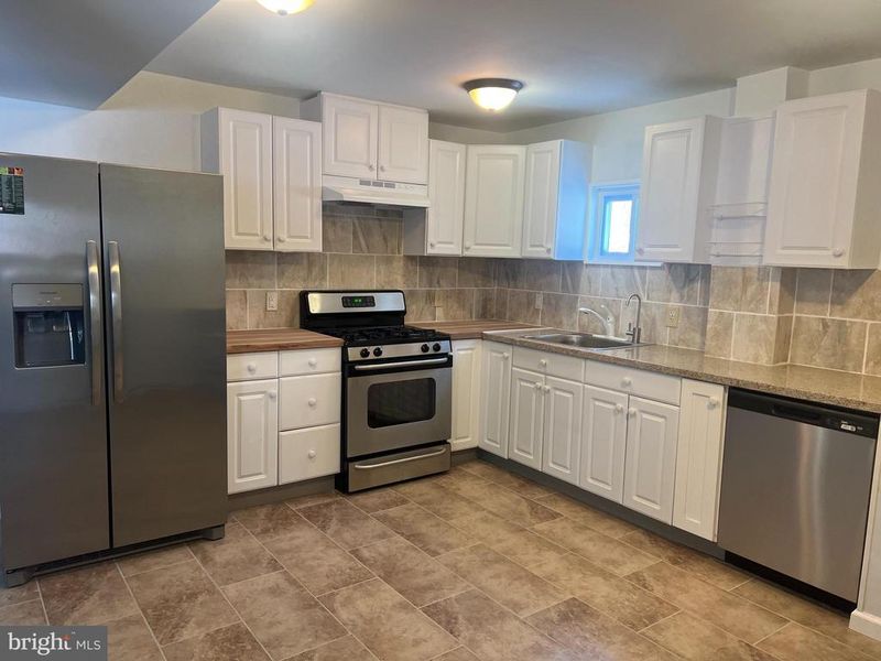 18257 Johnson Rd, Triangle, VA 22172