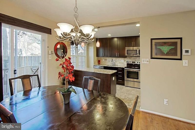 5 S Floyd St S, Alexandria, VA 22304
