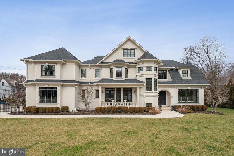 5609 Wilson Ln, Bethesda, MD 20814