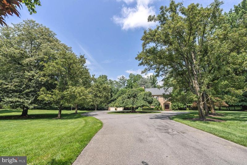 10708 Alloway Dr, Potomac, MD 20854