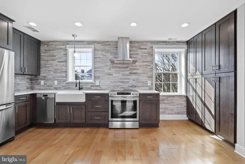 3476 S Utah St #B2, Arlington, VA 22206