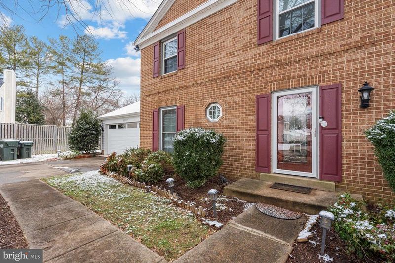 12547 Pinecrest Rd, Herndon, VA 20171