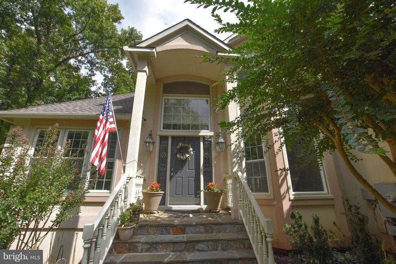 127 Lake Dr, Sterling, VA 20164