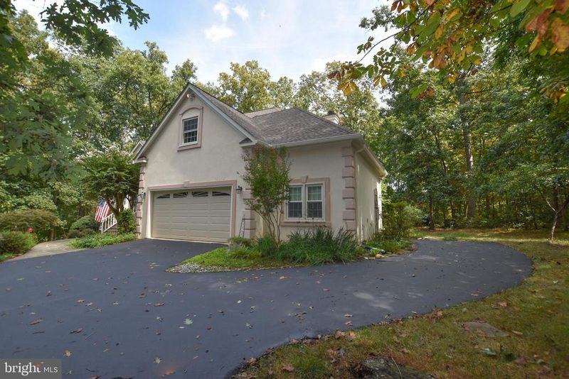 127 Lake Dr, Sterling, VA 20164