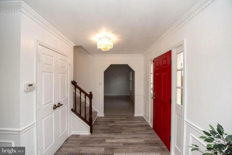 8009 Daffodil Ct, Springfield, VA 22152