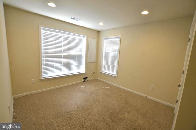 9404 Smithview Pl, Lanham, MD 20706