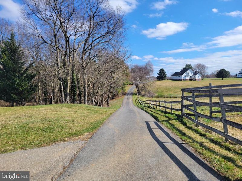 3790 Maplecrest Dr, Knoxville, MD 21758