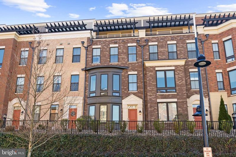 504 Riversail Ln, National Harbor, MD 20745